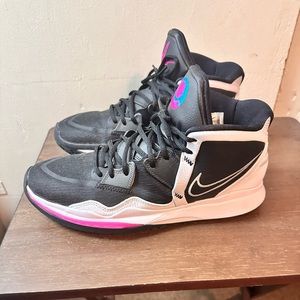 Nike men’s basketball sneakers